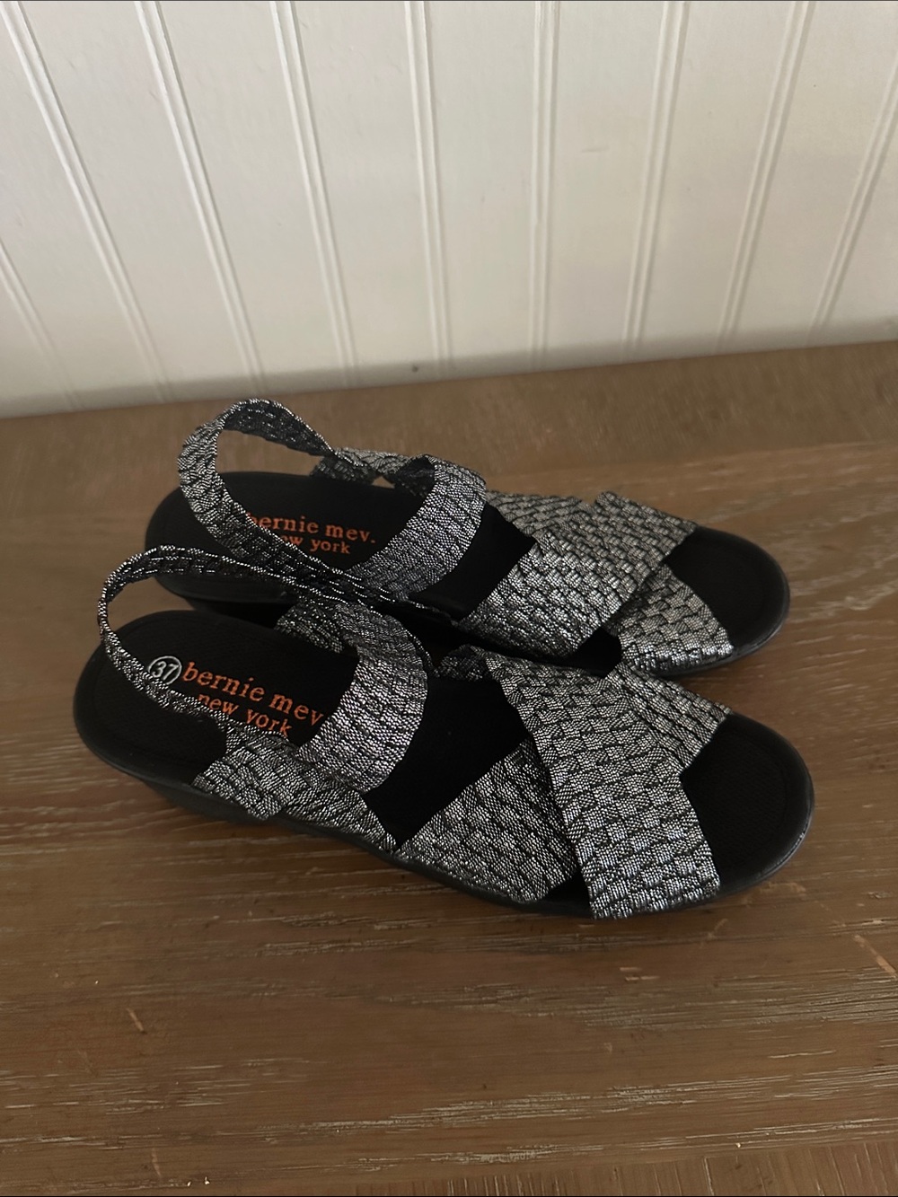 Bernie Mev Black & Silver Elastic Strap Wedge Sandal NEW sz 6 - Picture 4 of 10